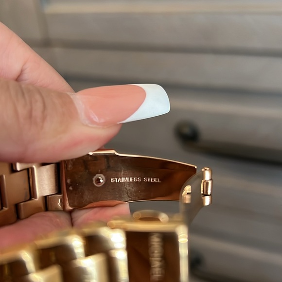 Michael Kors rose gold watch - Picture 8 of 10
